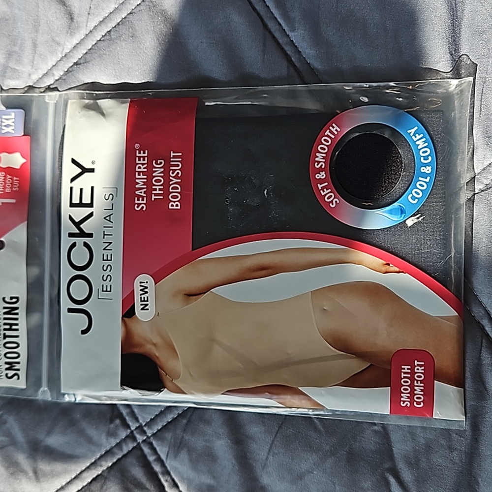 Non compression smoothing Jockey Essentials Seamfree Thong Bodysuit